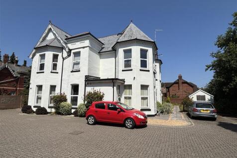 1 bedroom ground floor flat for sale