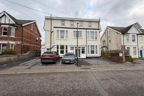 2 bedroom ground floor flat for sale