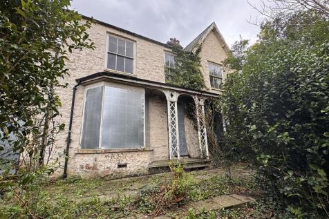 4 bedroom terraced house for sale