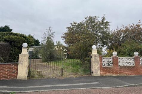 5 bedroom detached bungalow for sale