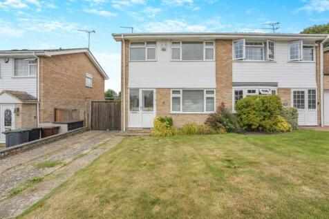 Allington Gardens, Wateringbury... 3 bed semi