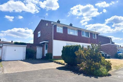 Whimbrel Green, Larkfield, Aylesford 3 bed semi