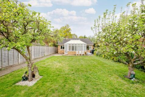 Cambridge Road, Stansted, Essex, CM24 2 bed bungalow for sale