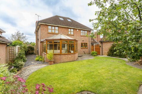 5 bedroom detached house for sale