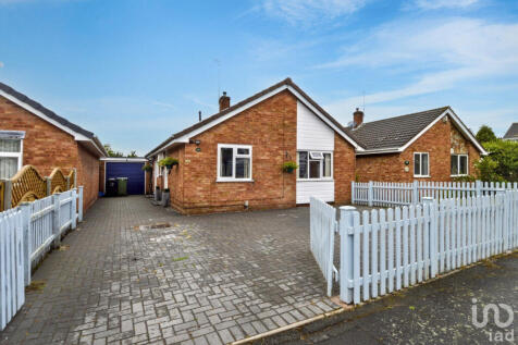 2 bedroom detached bungalow for sale