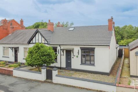 Crawford Avenue, Manchester M29 4 bed semi