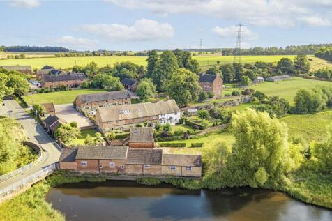 5 bedroom semi-detached house for sale