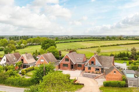 2 Mill Hill, Bedford MK44 4 bed detached house for sale