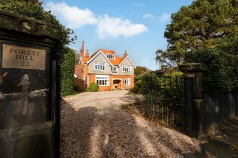 5 bedroom detached house for sale