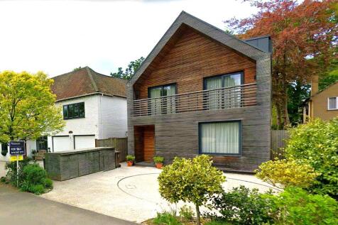 New Wokingham Road, Berkshire RG45 4 bed detached house for sale