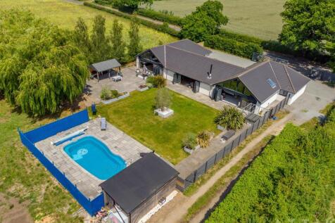 5 bedroom detached bungalow for sale