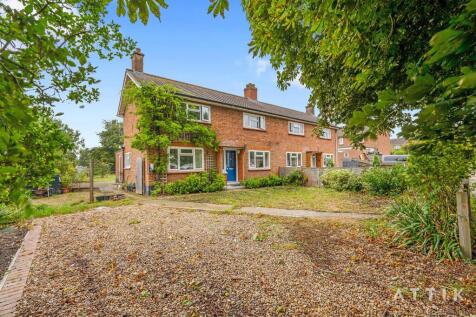 3 bedroom semi-detached house for sale
