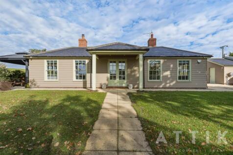 3 bedroom detached bungalow for sale