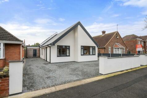 4 bedroom detached bungalow for sale