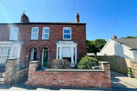 2 bedroom semi-detached house for sale