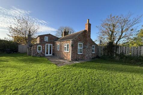 2 bedroom detached bungalow for sale