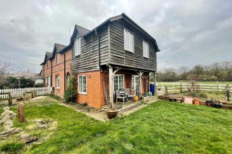 Blandford Road, Shillingstone... 3 bed semi