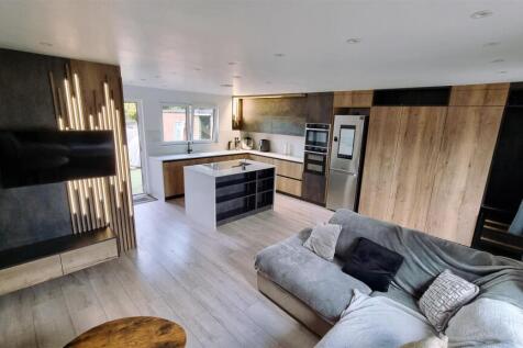 Ford Lane, Ferndown 3 bed detached bungalow for sale