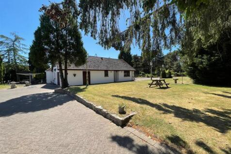 Barrack Road, West Parley, Ferndown 5 bed detached house for sale