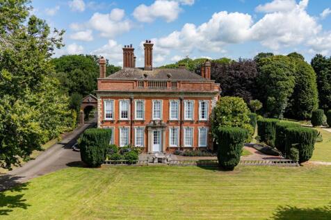 Detached house for sale
