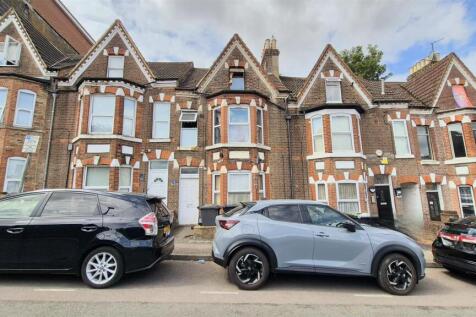 Studio flat for sale