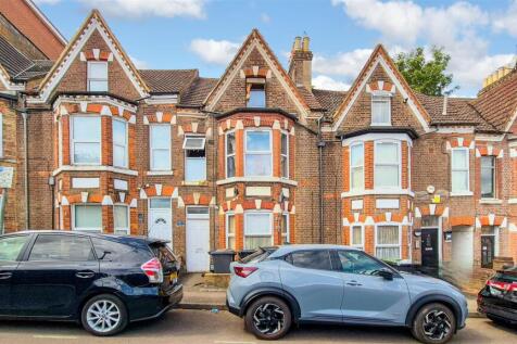 Studio flat for sale