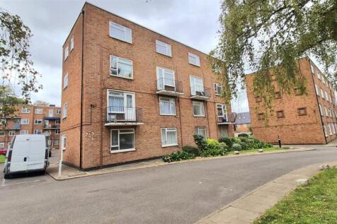 Studio flat for sale