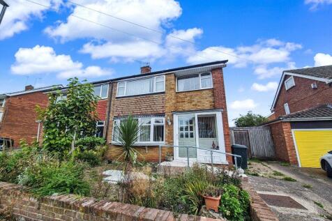 3 bedroom semi-detached house for sale
