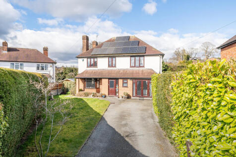 Oswestry SY11 5 bed detached house for sale
