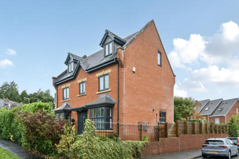 Oswestry SY11 5 bed detached house for sale