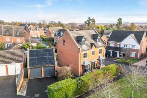 Oswestry SY11 5 bed detached house for sale