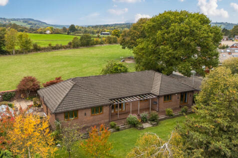 Trehowell Avenue, Oswestry LL14 5 bed bungalow for sale
