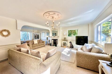 6 bedroom detached house for sale