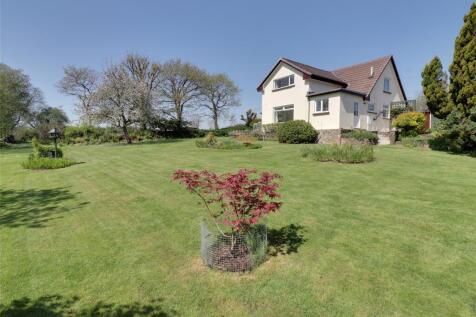 4 bedroom detached bungalow for sale