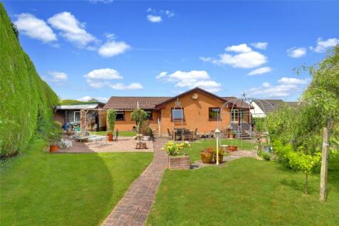 4 bedroom detached bungalow for sale