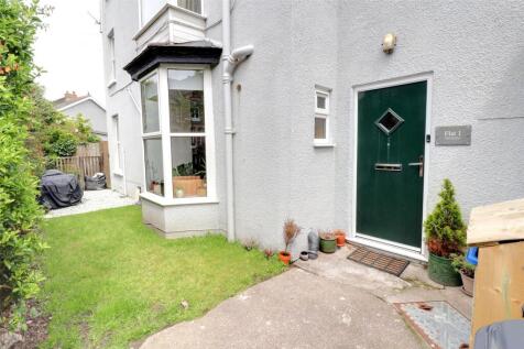2 bedroom ground floor flat for sale
