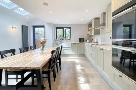 4 bedroom terraced house for sale