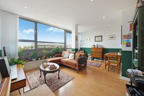 New Park Road, London SW2 2 bed flat for sale