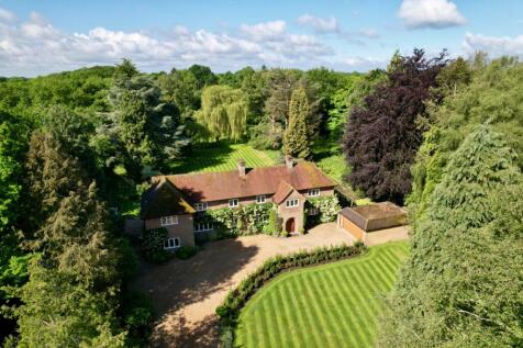 5 bedroom detached house for sale
