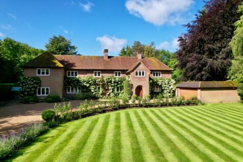 Bovingdon Green, Bovingdon, Hemel... 5 bed detached house for sale
