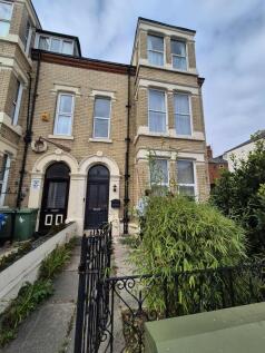 8 bedroom end of terrace house for sale