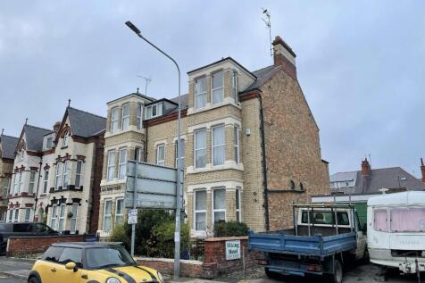 8 bedroom end of terrace house for sale