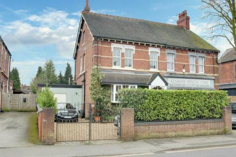 5 bedroom semi-detached house for sale