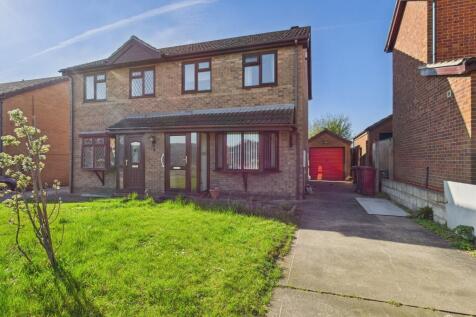 3 bedroom semi-detached house for sale