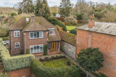 High Street, Winchester SO21 3 bed detached house for sale