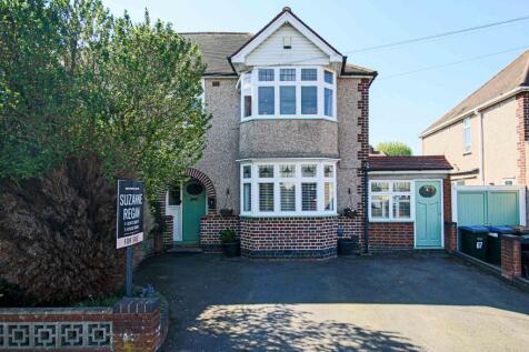 4 bedroom semi-detached house for sale