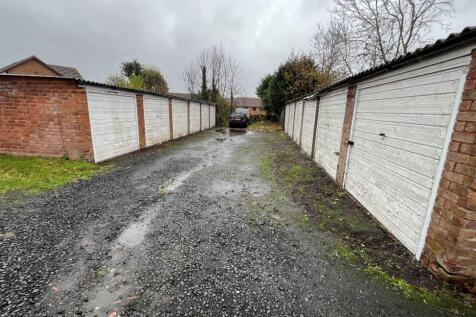 Garages lying to the rear of, 39... Garage for sale