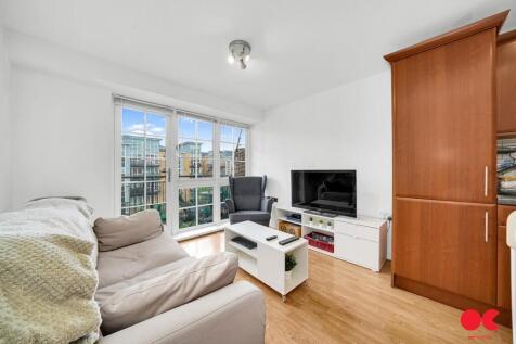 Malt House Place, Romford RM1 2 bed flat for sale