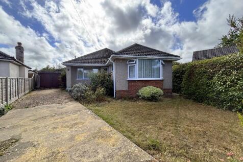Redhill Close, Redhill, Bournemouth BH10 2 bed detached bungalow for sale