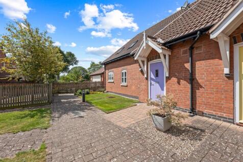Manor Walk, Epperstone NG14 3 bed semi